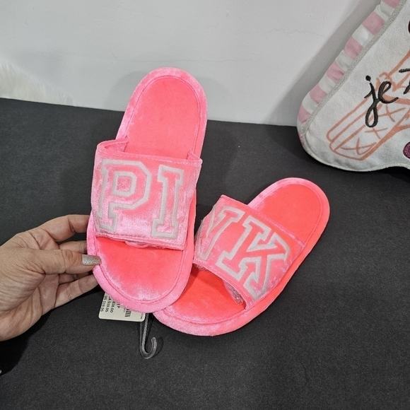 PINK VICTORIA'S SECRET SLIPPERS PINK SZ.SMALL US 5-6 NEW. - Picture 8 of 9
